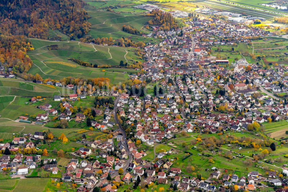 Ortenberg von oben - Herbstluftbild Ortsansicht im Talbereich in Ortenberg im Bundesland Baden-Württemberg, Deutschland