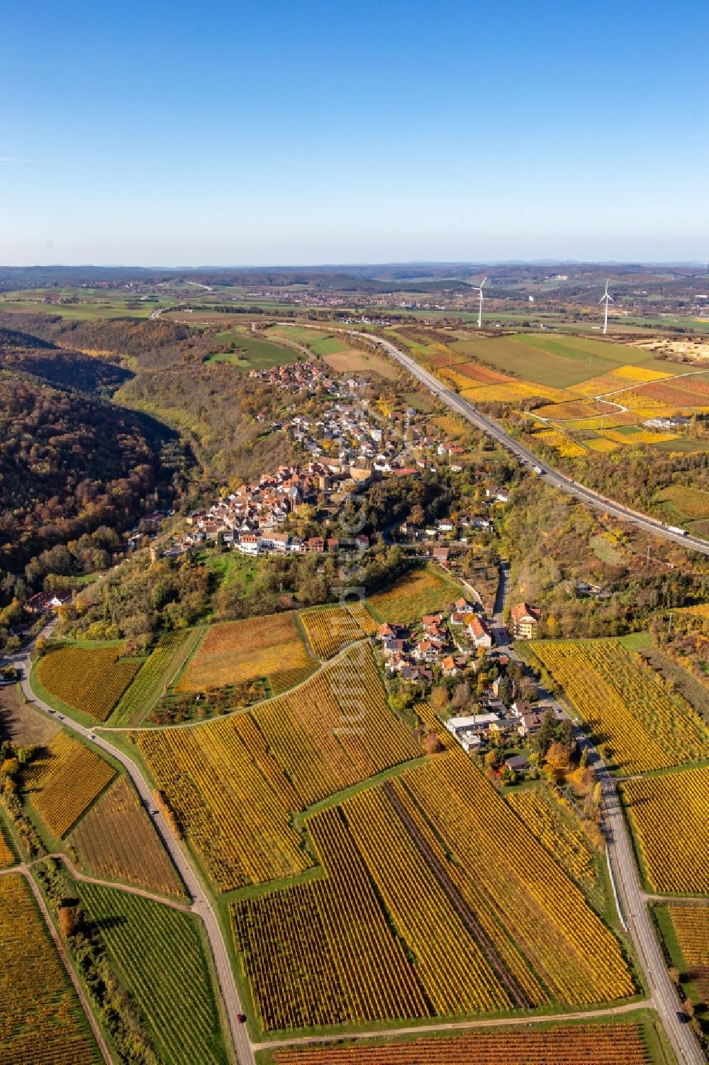 Luftaufnahme Neuleiningen - Herbstluftbild Ortsbereich am Weinbaugebiet in Neuleiningen im Bundesland Rheinland-Pfalz, Deutschland