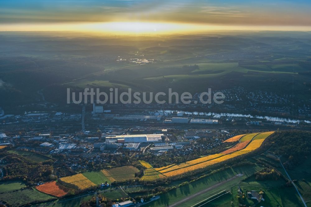Würzburg aus der Vogelperspektive: Herbstluftbild Ortsbereich am Weinbaugebiet in Würzburg im Bundesland Bayern, Deutschland