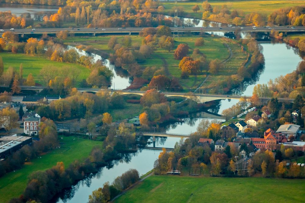 Heven aus der Vogelperspektive: Herbstluftbild Ortschaft an den Fluss- Uferbereichen der Ruhr in Heven im Bundesland Nordrhein-Westfalen, Deutschland