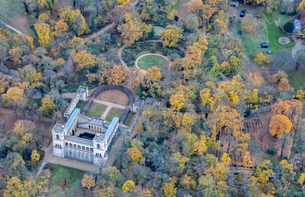 Luftbild Potsdam - Herbstluftbild Palais des Schloss Belvedere auf dem Pfingstberg in Potsdam im Bundesland Brandenburg