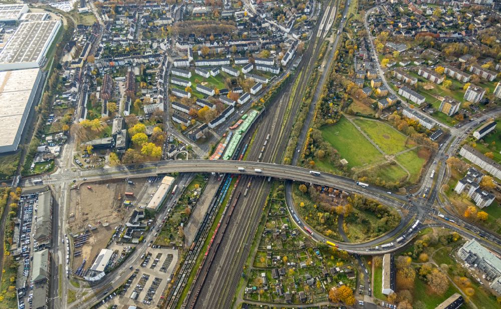 Luftbild Duisburg - Herbstluftbild Parkanlage Calisthenics Park im Ortsteil Friemersheim in Duisburg im Bundesland Nordrhein-Westfalen, Deutschland
