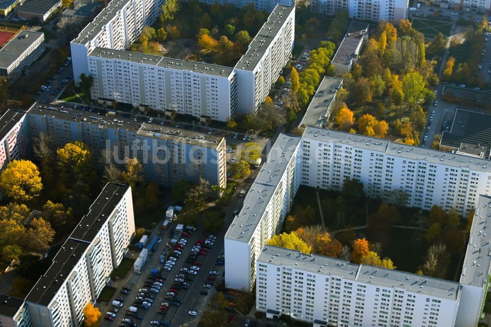 Berlin von oben - Herbstluftbild Plattenbau- Hochhaus- Wohnsiedlung an der Ahrenshooper Straße im Ortsteil Neu-Hohenschönhausen in Berlin, Deutschland