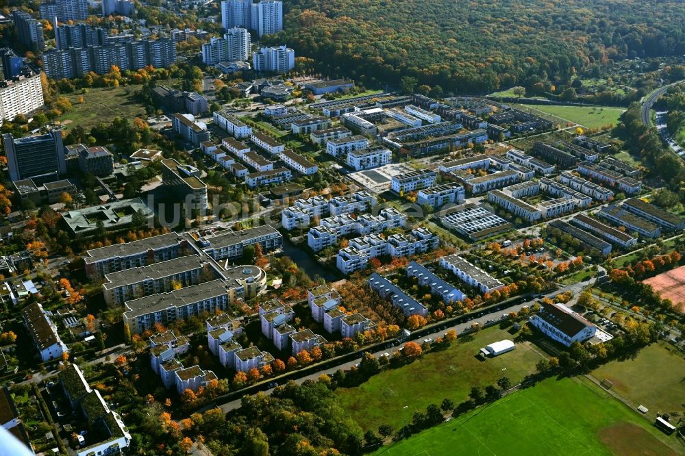 Luftbild Darmstadt - Herbstluftbild Plattenbau- Hochhaus- Wohnsiedlung in Darmstadt im Bundesland Hessen, Deutschland