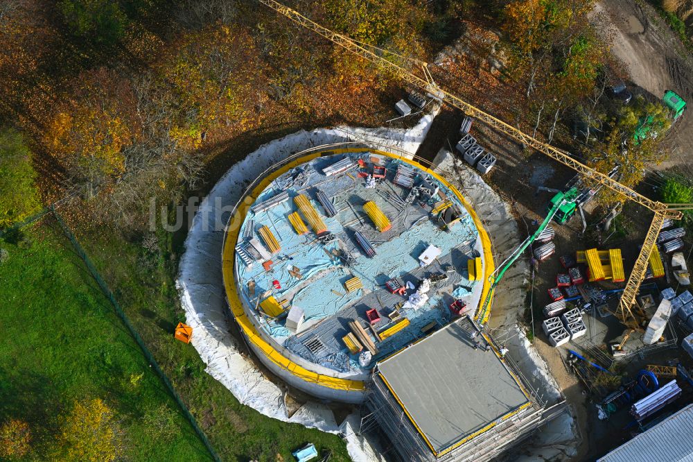 Luftaufnahme Werneuchen - Herbstluftbild Reinwasserbehälter und Wasserspeicher - Neubau in Werneuchen im Bundesland Brandenburg, Deutschland