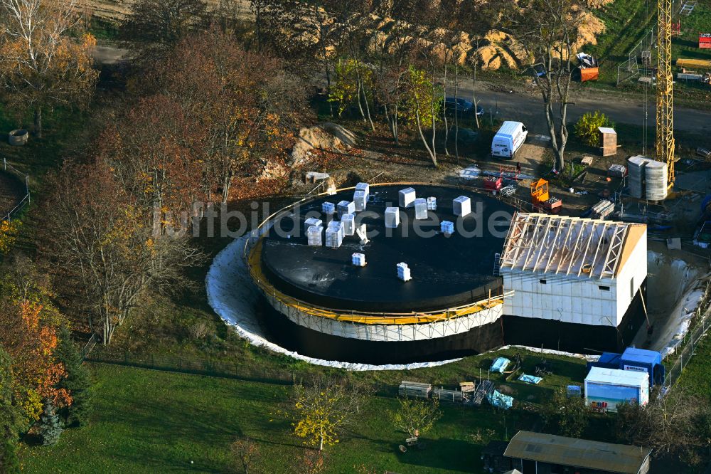 Luftbild Werneuchen - Herbstluftbild Reinwasserbehälter und Wasserspeicher - Neubau in Werneuchen im Bundesland Brandenburg, Deutschland