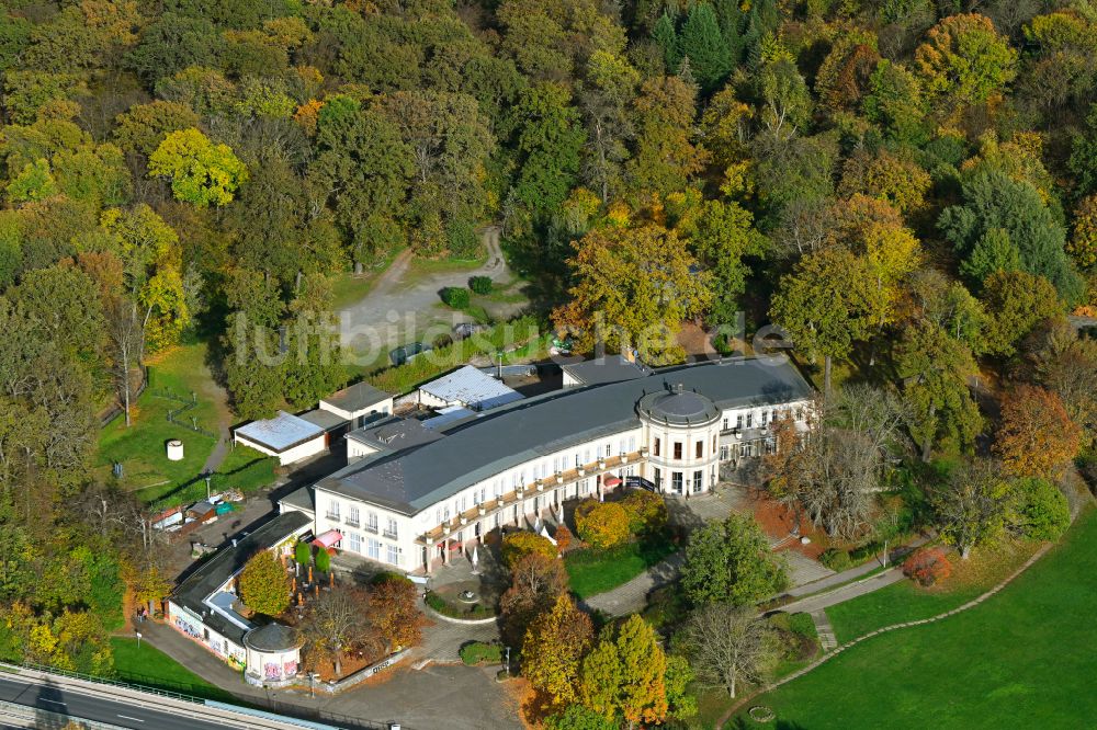 Leipzig von oben - Herbstluftbild Schloss Parkschloss Agra in Leipzig im Bundesland Sachsen, Deutschland