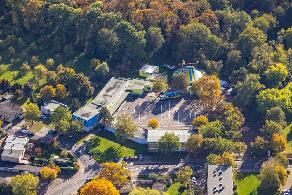 Luftbild Moers - Herbstluftbild Schulgebäude Adolf-Reichwein-Schule in Moers im Bundesland Nordrhein-Westfalen, Deutschland