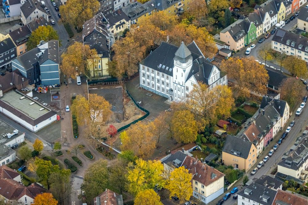 Rotthausen aus der Vogelperspektive: Herbstluftbild Schulgebäude Gemeinschaftsgrundschule Turmschule in Rotthausen im Bundesland Nordrhein-Westfalen, Deutschland
