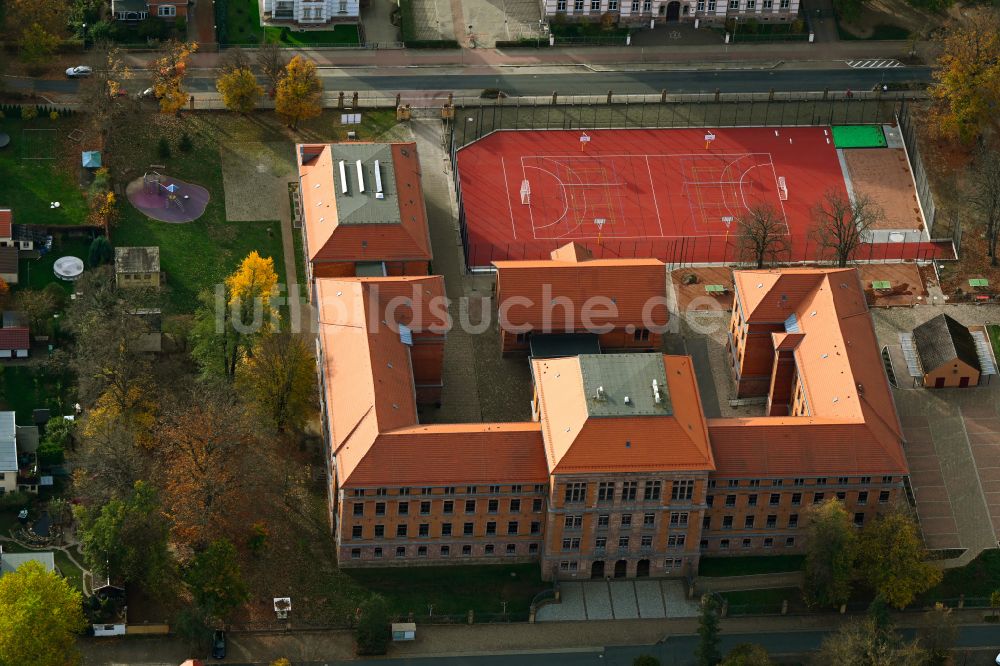 Luftaufnahme Rochlitz - Herbstluftbild Schulgebäude Johann-Mathesius-Gymnasium in Rochlitz im Bundesland Sachsen, Deutschland
