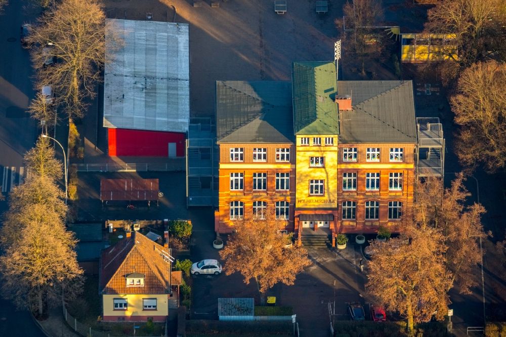 Gladbeck von oben - Herbstluftbild Schulgebäude der Wilhelmschule in Gladbeck im Bundesland Nordrhein-Westfalen, Deutschland