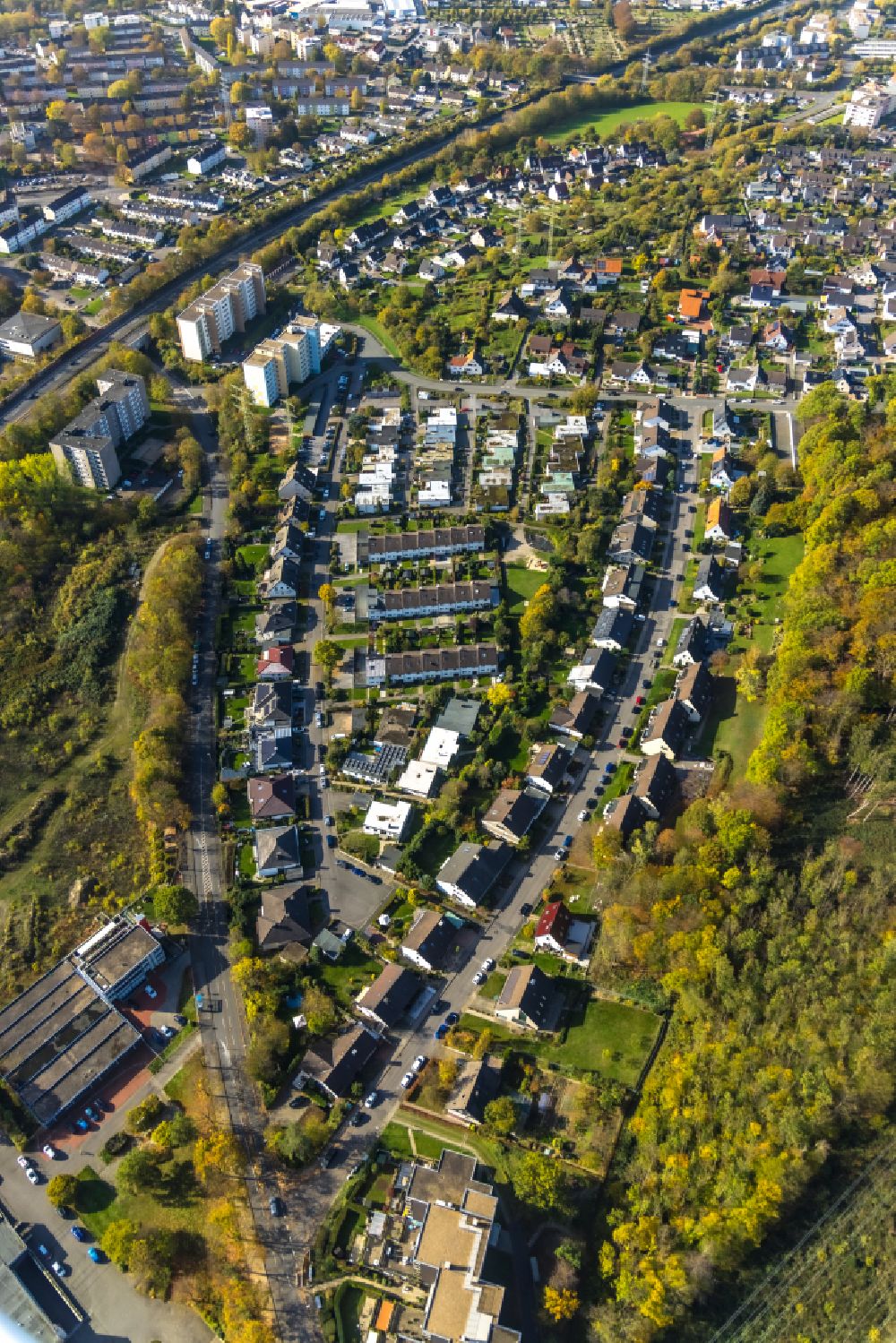 Luftbild Hagen - Herbstluftbild Stadtrand und Außenbezirks- Wohngebiete in Hohenlimburg im Bundesland Nordrhein-Westfalen, Deutschland