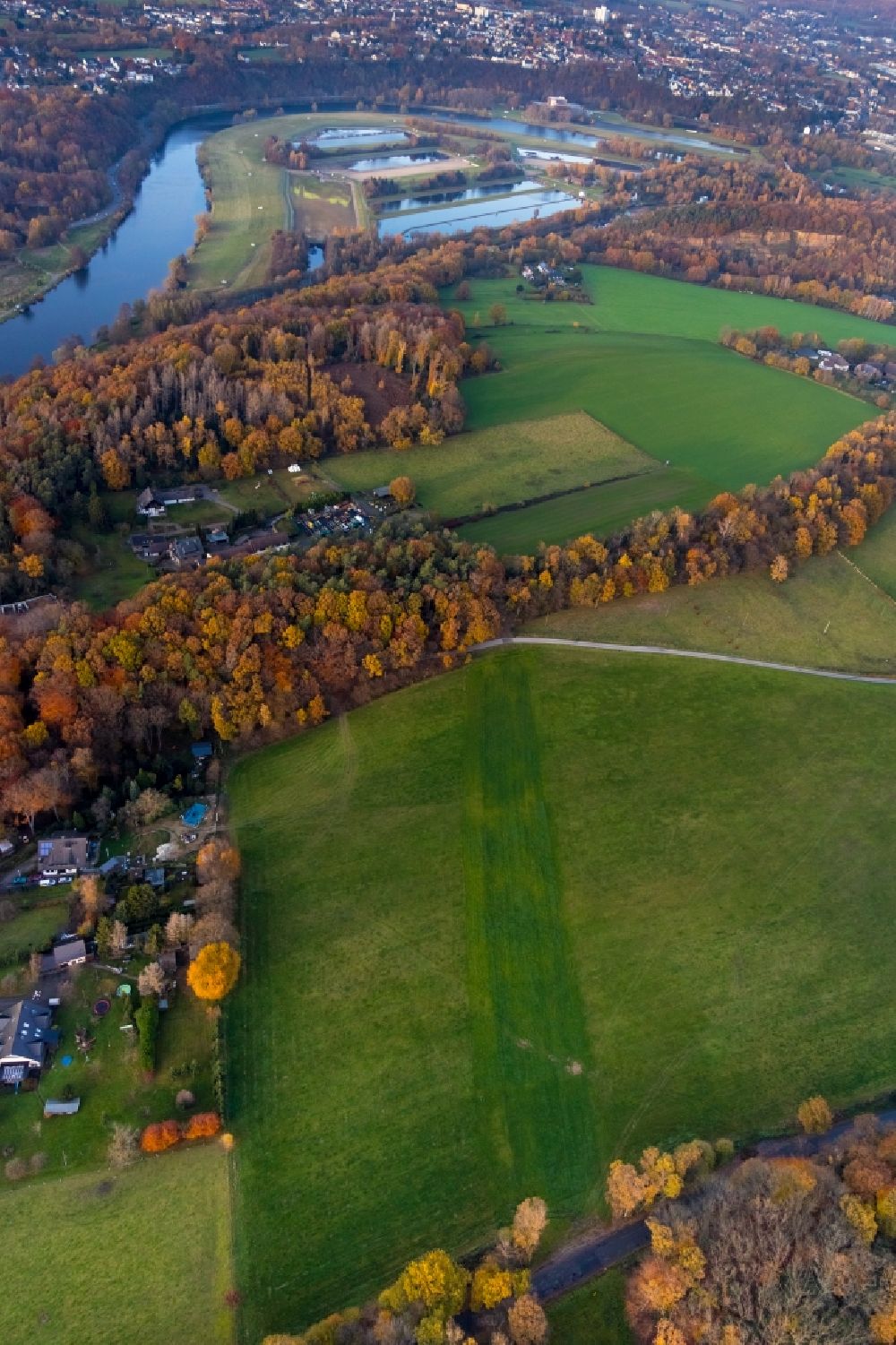 Luftaufnahme Witten - Herbstluftbild Stadtrand und Außenbezirks- Wohngebiete in Witten im Bundesland Nordrhein-Westfalen, Deutschland