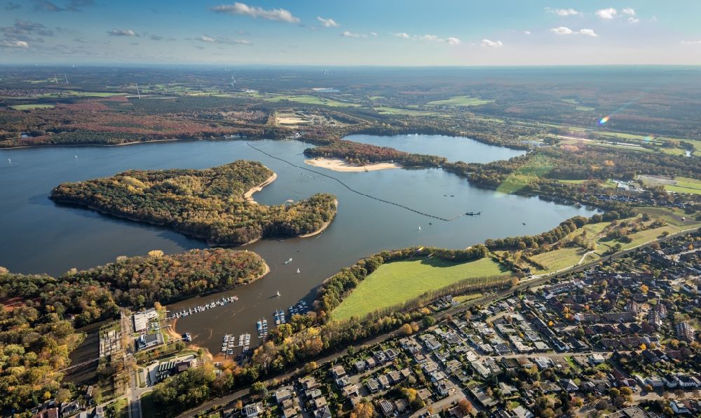 Haltern am See von oben - Herbstluftbild Stausee in Haltern am See im Bundesland Nordrhein-Westfalen, Deutschland