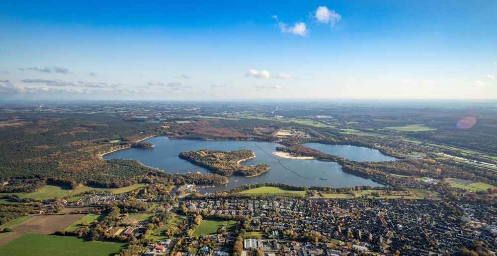 Haltern am See aus der Vogelperspektive: Herbstluftbild Stausee in Haltern am See im Bundesland Nordrhein-Westfalen, Deutschland