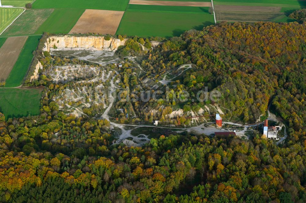 Luftbild Bischberg - Herbstluftbild Stillgelegter renaturierter Steinbruch in Bischberg im Bundesland Bayern, Deutschland