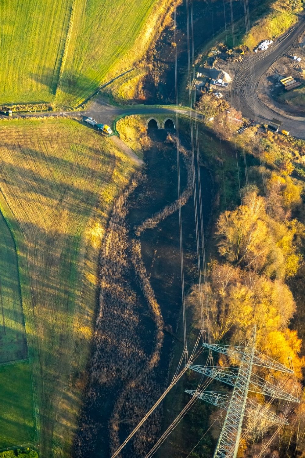 Luftbild Gladbeck - Herbstluftbild Strukturen einer Auen und- Wiesen- Landschaft Boyetal-Ost in Gladbeck im Bundesland Nordrhein-Westfalen, Deutschland