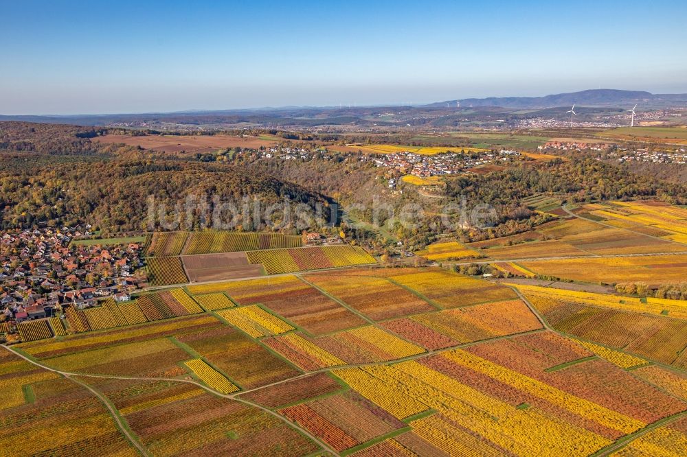 Luftaufnahme Battenberg (Pfalz) - Herbstluftbild Strukturen auf landwirtschaftlichen Feldern in Battenberg (Pfalz) im Bundesland Rheinland-Pfalz, Deutschland