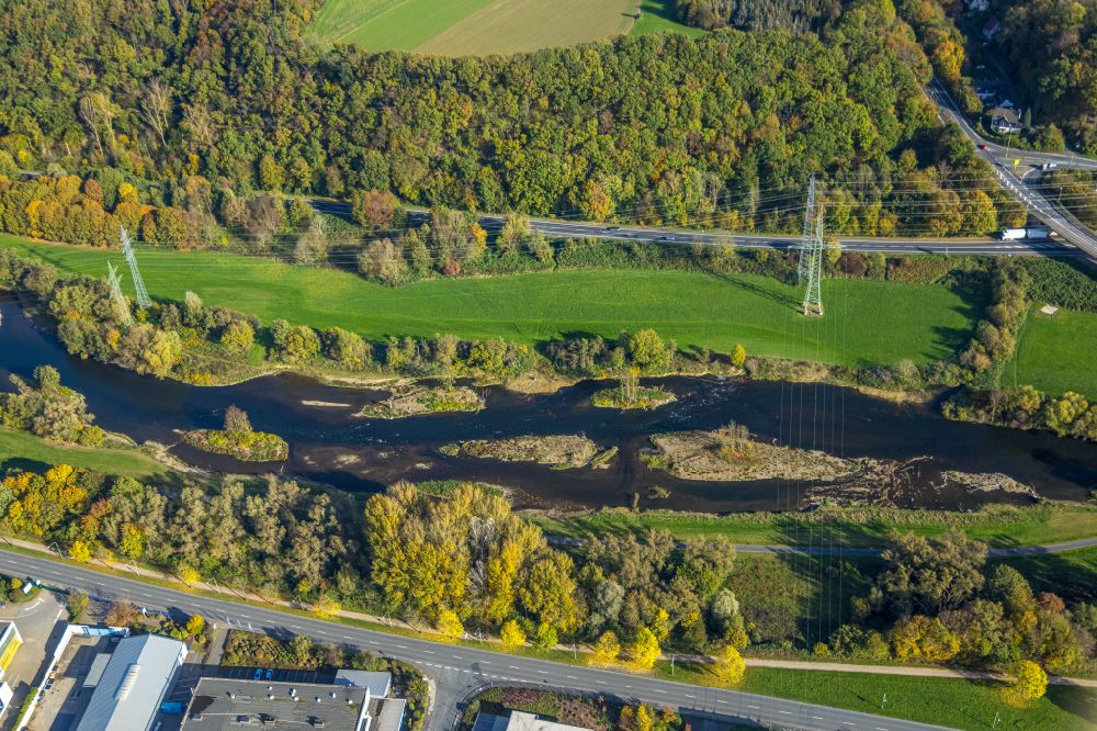 Hagen aus der Vogelperspektive: Herbstluftbild Uferbereiche am Flussverlauf der Lenne in Hagen im Bundesland Nordrhein-Westfalen, Deutschland