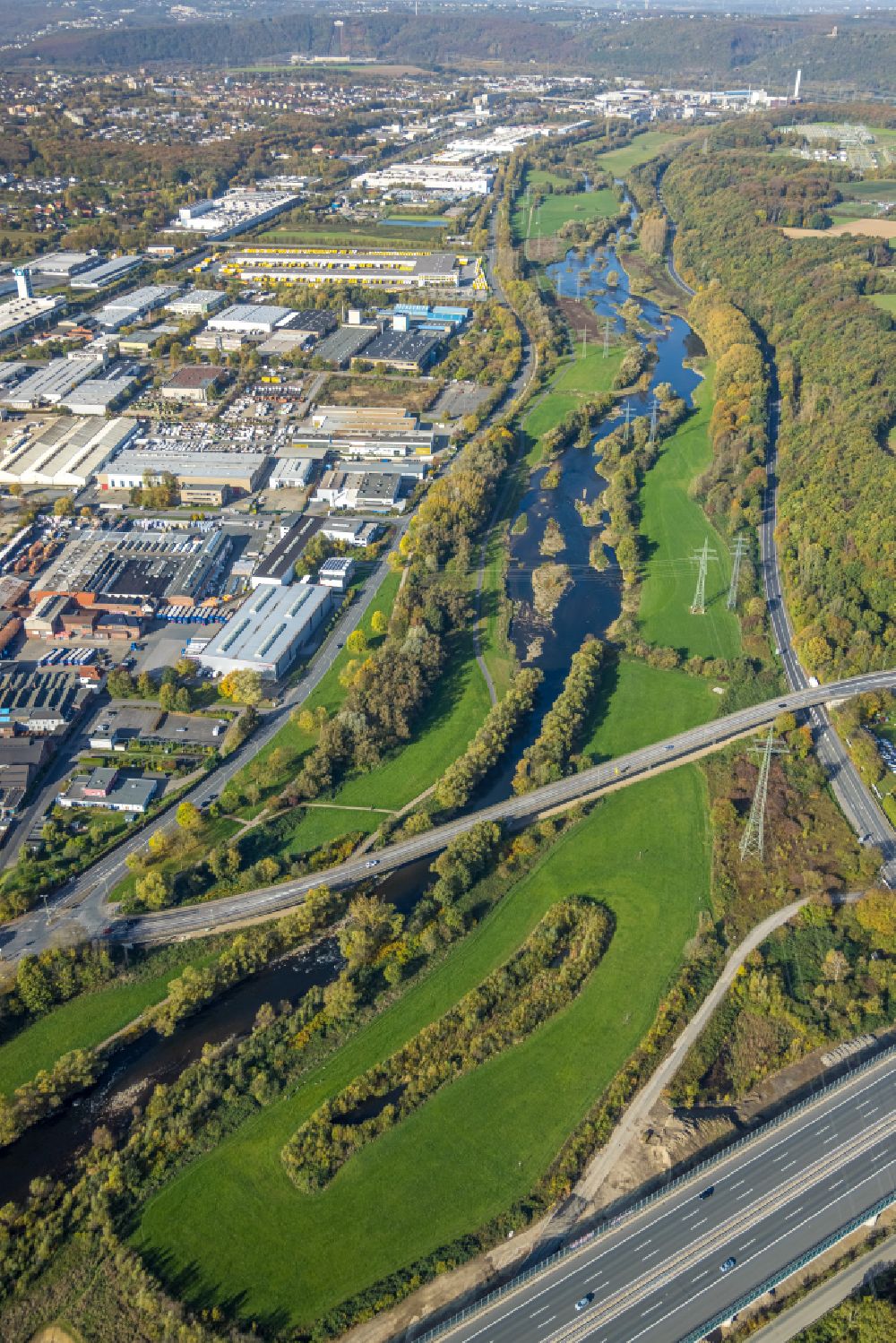 Luftbild Hagen - Herbstluftbild Uferbereiche am Flussverlauf der Lenne in Hagen im Bundesland Nordrhein-Westfalen, Deutschland