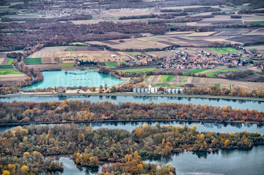 Luftaufnahme Rhinau - Herbstluftbild Uferbereiche am Flußverlauf des Rheins bei Diebolsheim in Rhinau in, Frankreich