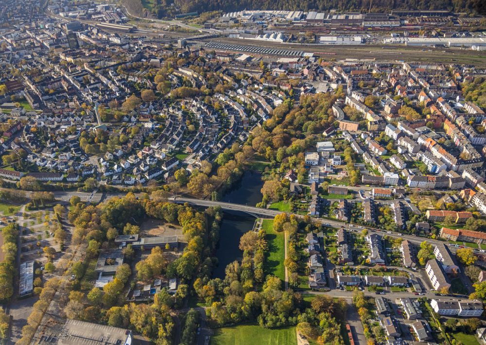 Luftaufnahme Hagen - Herbstluftbild Uferbereiche des Sees Ententreffpunkt in Hagen im Bundesland Nordrhein-Westfalen, Deutschland