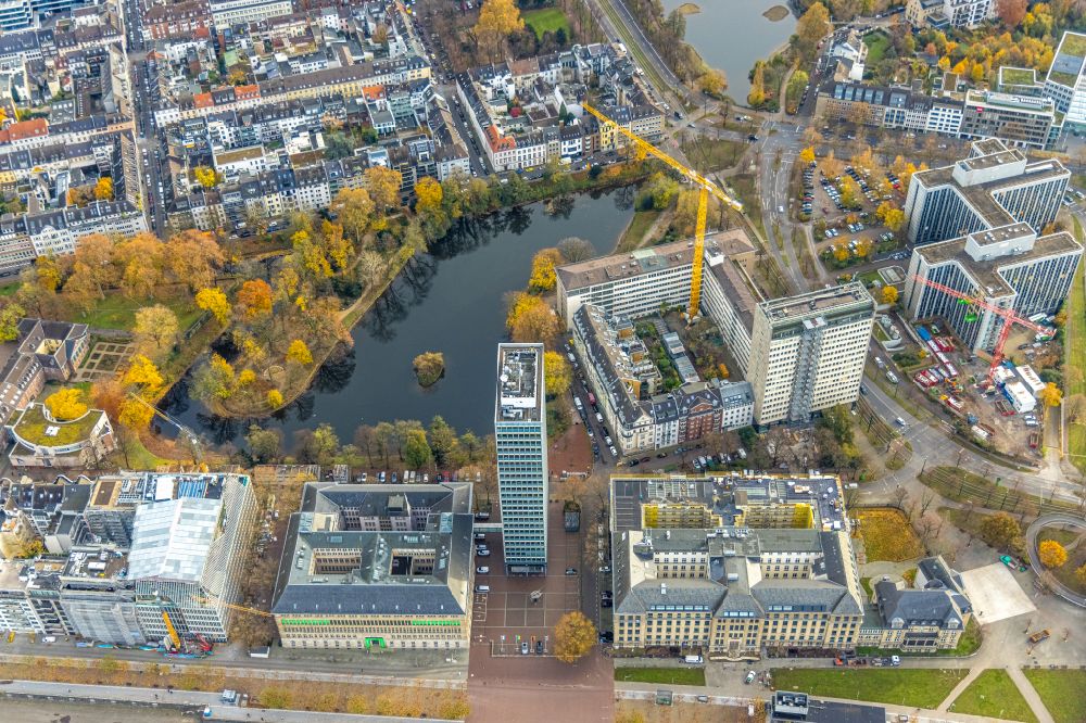 Luftbild Düsseldorf - Herbstluftbild Umbau eines Büro- und Geschäftshauses am Horionplatz im Ortsteil Carlstadt in Düsseldorf im Bundesland Nordrhein-Westfalen, Deutschland