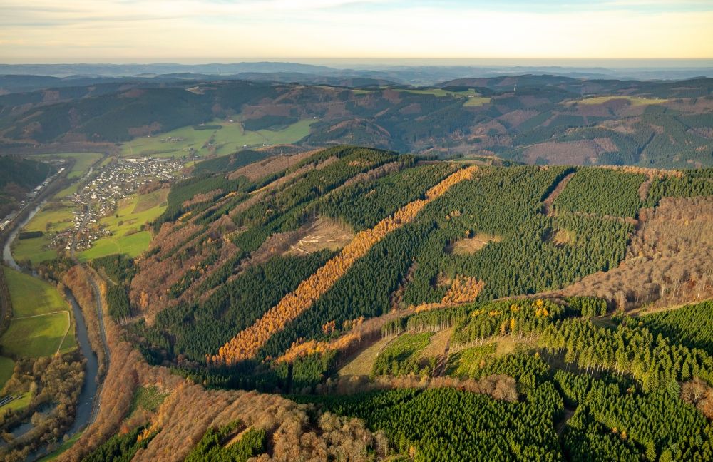 Luftbild Lenhausen - Herbstluftbild Wald und Berglandschaft in Lenhausen im Bundesland Nordrhein-Westfalen, Deutschland