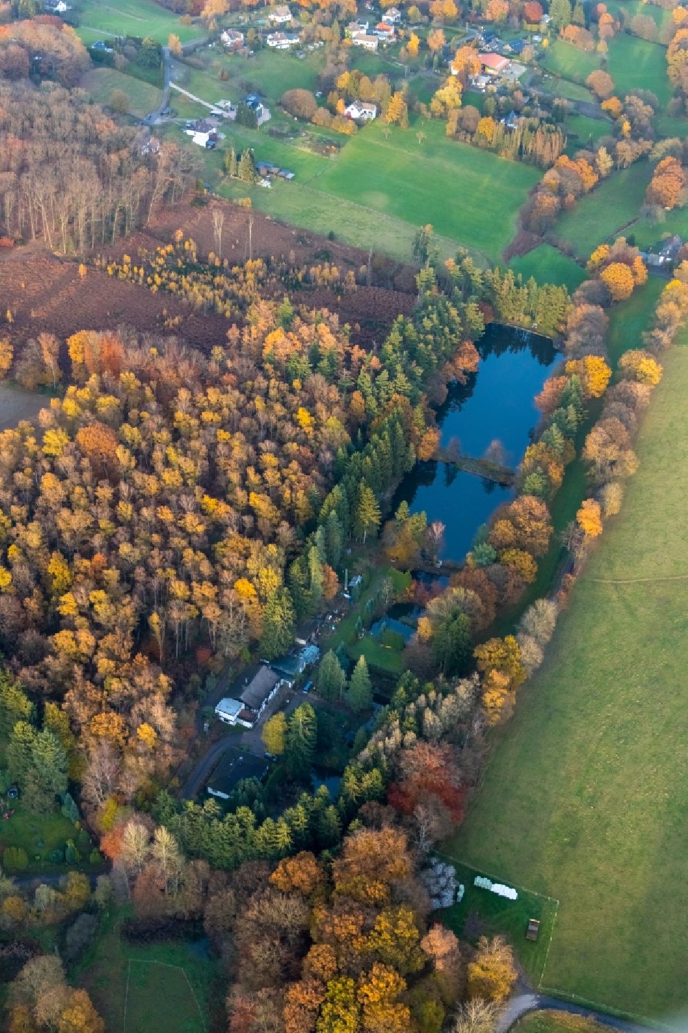 Luftaufnahme Witten - Herbstluftbild Von Wald umgebene Ortsansicht in Witten im Bundesland Nordrhein-Westfalen, Deutschland