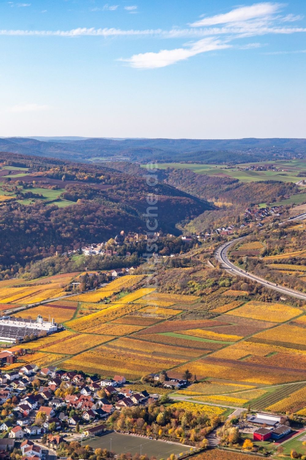 Neuleiningen von oben - Herbstluftbild der Weinbaugebiet zwischen Sausenheim und Neuleiningen im Bundesland Rheinland-Pfalz, Deutschland