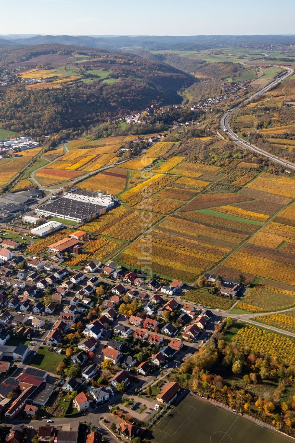 Luftaufnahme Neuleiningen - Herbstluftbild der Weinbaugebiet zwischen Sausenheim und Neuleiningen im Bundesland Rheinland-Pfalz, Deutschland