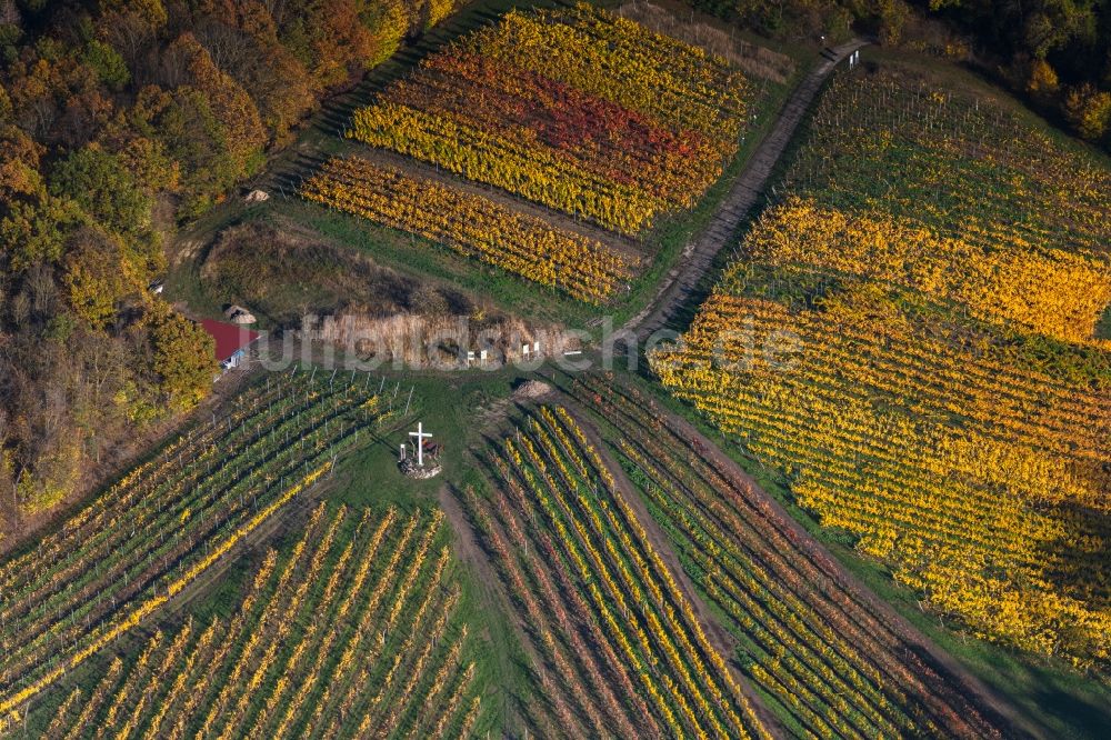 Luftaufnahme Kirchschönbach - Herbstluftbild Weinbergs- Landschaft der Winzer- Gebiete in Kirchschönbach im Bundesland Bayern, Deutschland
