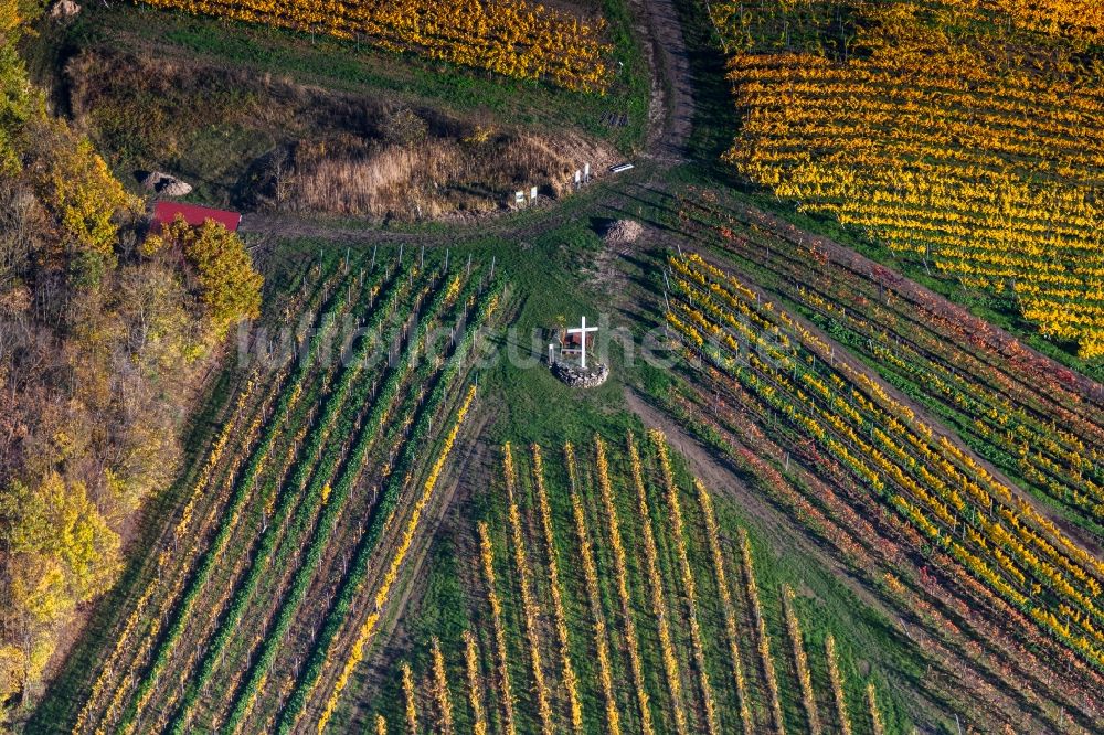 Kirchschönbach von oben - Herbstluftbild Weinbergs- Landschaft der Winzer- Gebiete in Kirchschönbach im Bundesland Bayern, Deutschland