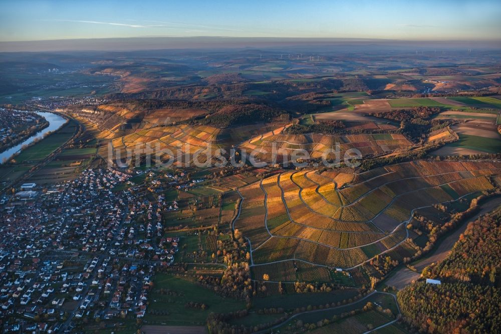 Thüngersheim von oben - Herbstluftbild Weinbergs- Landschaft der Winzer- Gebiete in Thüngersheim im Bundesland Bayern, Deutschland