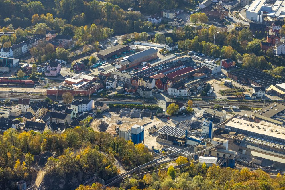 Luftaufnahme Hohenlimburg - Herbstluftbild Werksgelände der HKW Asphalt GmbH in Hohenlimburg im Bundesland Nordrhein-Westfalen, Deutschland