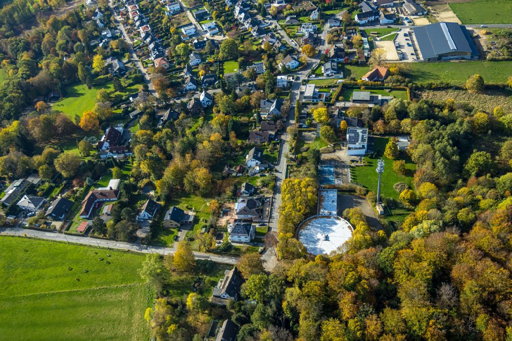 Ahlenberg aus der Vogelperspektive: Herbstluftbild Wohngebiet der Mehrfamilienhaussiedlung in Ahlenberg im Bundesland Nordrhein-Westfalen, Deutschland