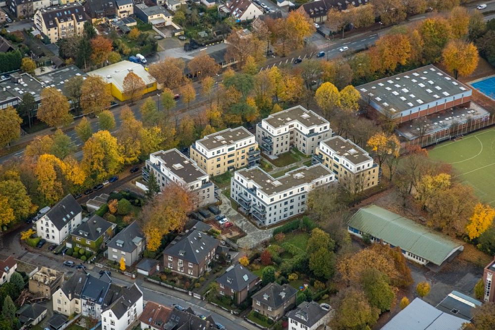 Luftaufnahme Gelsenkirchen - Herbstluftbild Wohngebiet der Mehrfamilienhaussiedlung in Gelsenkirchen im Bundesland Nordrhein-Westfalen, Deutschland