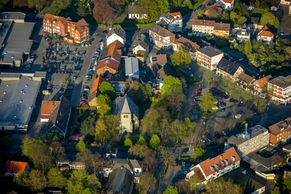 Luftaufnahme Hamm - Herringer Markt und Kirche St. Viktor im herbstlichen Stadtteil Herringen in Hamm im Bundesland Nordrhein-Westfalen