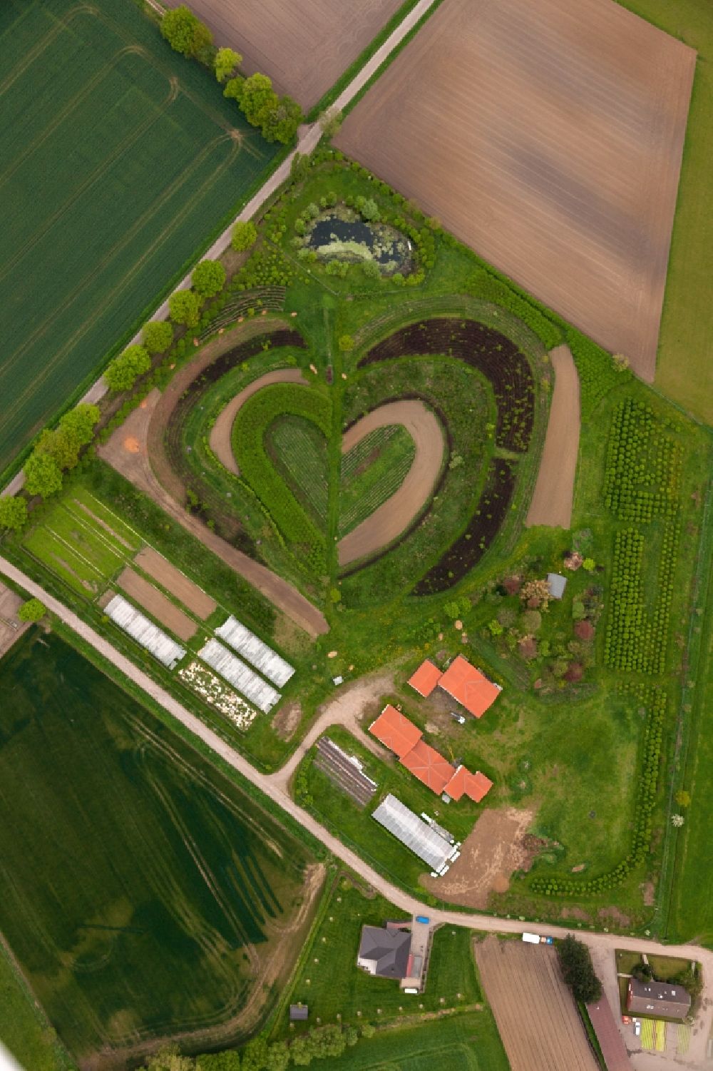 Luftaufnahme Waltrop - Herzförmige Gartenbepflanzung in Waltrop