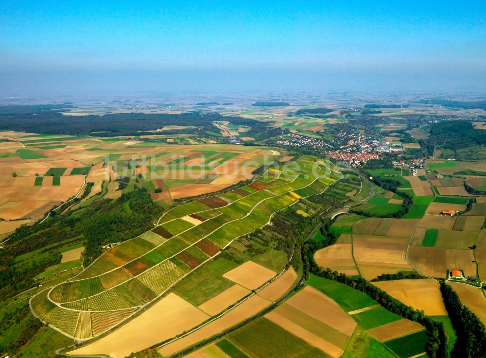 Luftbild Röttingen - Hügellandschaft und Felder in Röttingen im Bundesland Bayern