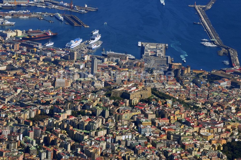 Neapel von oben - Historische Altstadt von Neapel in Italien
