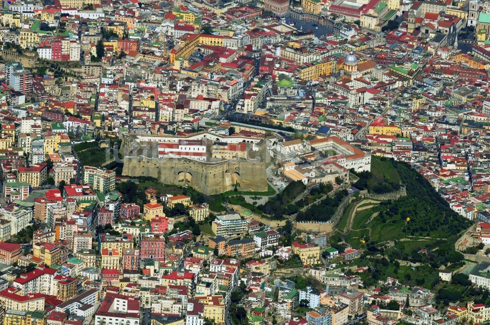 Luftbild Neapel - Historische Altstadt von Neapel in Italien