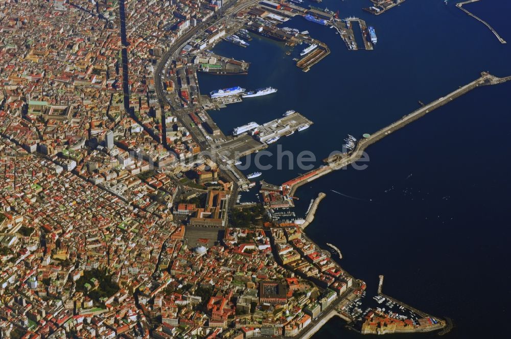 Neapel von oben - Historische Altstadt von Neapel in Italien