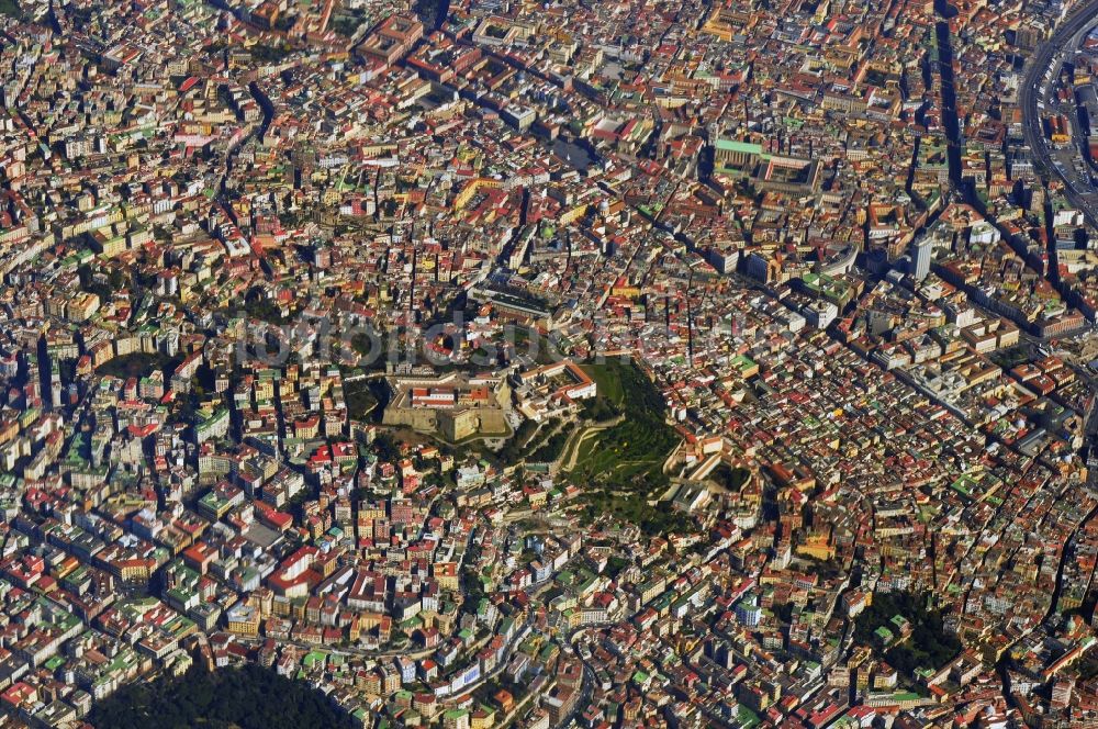Neapel aus der Vogelperspektive: Historische Altstadt von Neapel in Italien