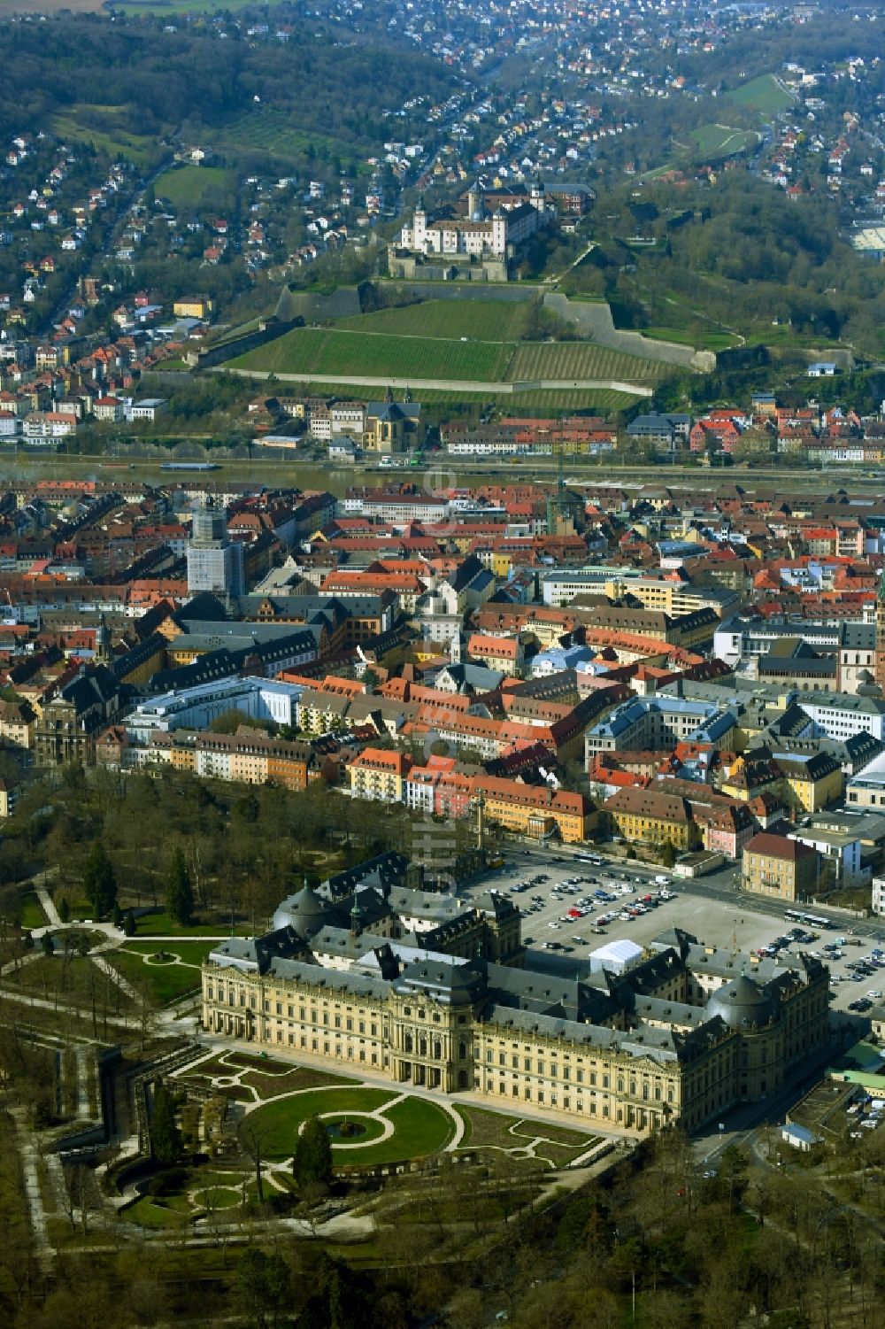 Luftbild Würzburg - Historische Altstadt mit Residenz und Festung Marienberg in Würzburg im Bundesland Bayern, Deutschland