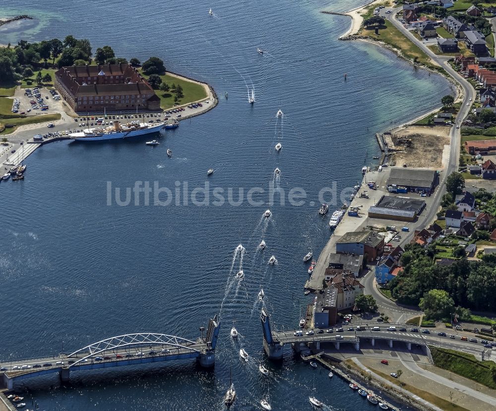 Sonderborg aus der Vogelperspektive: Historische Klappbrücke in Sonderburg in Dänemark