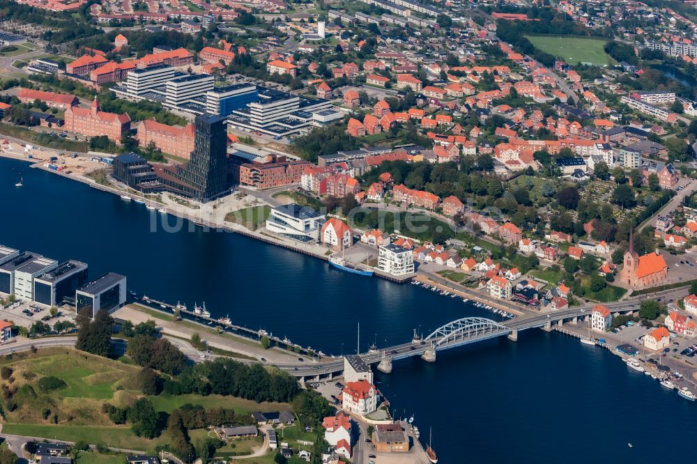 Sonderborg von oben - Historische Klappbrücke in Sonderburg in Dänemark