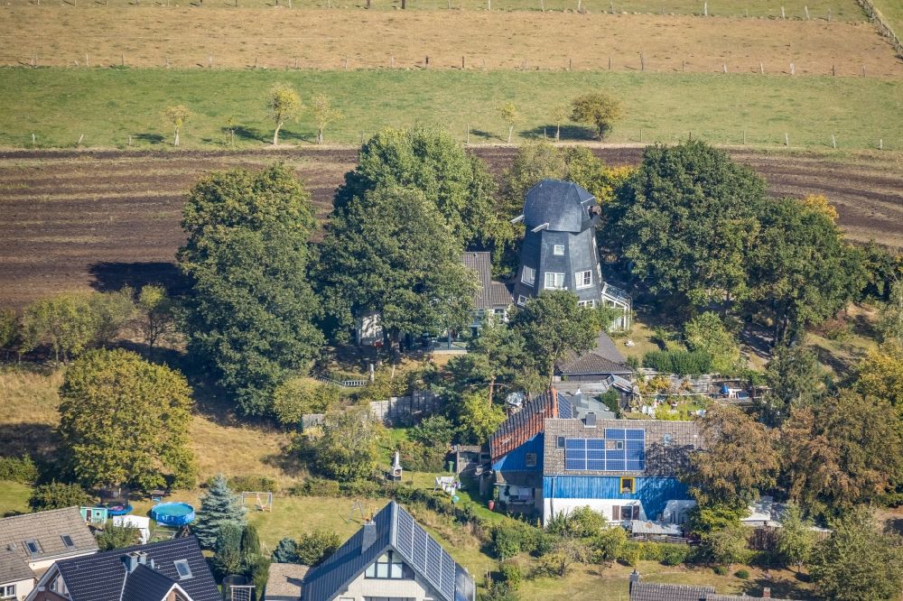 Holzwickede von oben - Historische Windmühle Alte Windmu?hle Opherdicke des Haus Opherdicke in Holzwickede im Bundesland Nordrhein-Westfalen, Deutschland
