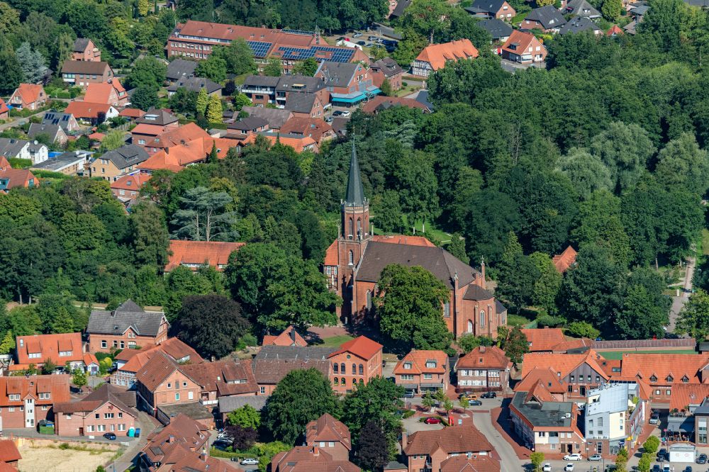 Luftaufnahme Harsefeld - Historischer Altbau- Gebäudekomplex in Harsefeld im Bundesland Niedersachsen, Deutschland