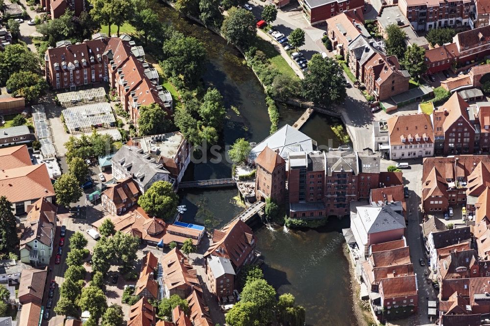 Lüneburg von oben - Historischer Hafen mit Lüner Mühle Restaurant & Vinothek in Lüneburg im Bundesland Niedersachsen, Deutschland